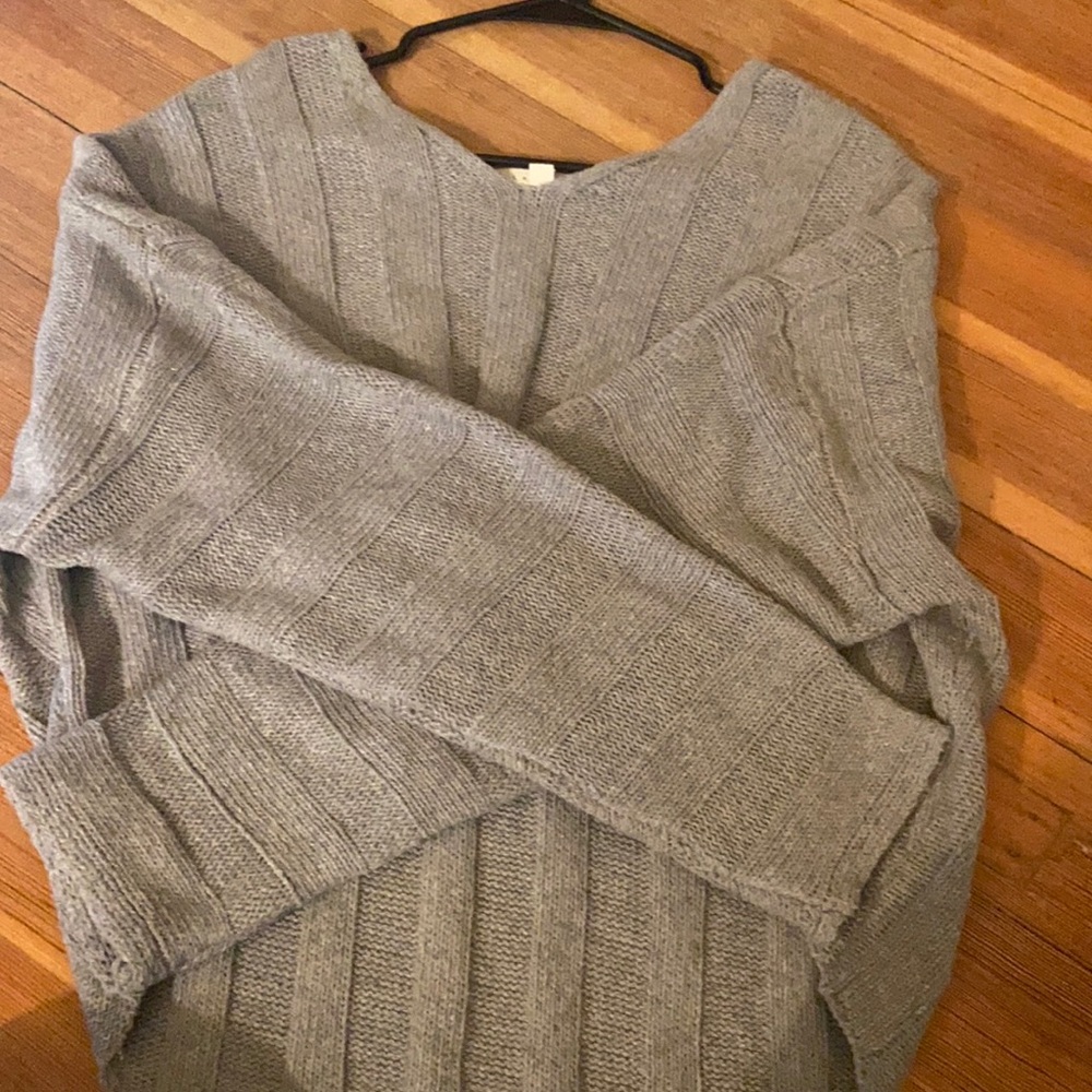 Cropped grey sweater